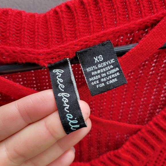 Free for all size xs red knit strappy sweater top v-neck boxy sharkbite hem nwot - Picture 3 of 7